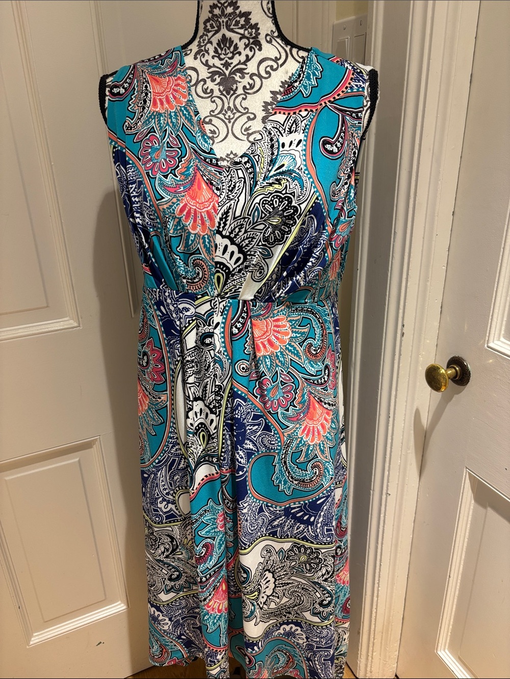 Chico’s Hi Low Vibrant Paisley Maxi Dress in Teal, Coral, and Purple sz 1 Medium